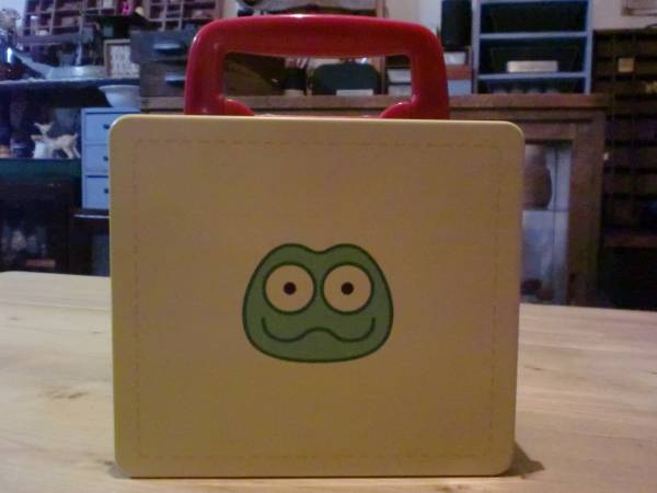 バムとケロ ケロちゃんの缶バッグ 缶トランク 絵本にも登場 絵本一般 売買されたオークション情報 Yahooの商品情報をアーカイブ公開 オークファン Aucfan Com
