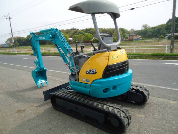 ミニショベル クボタ U25 ユンボ 2.5tクラス ブレーカー配管付(建設 