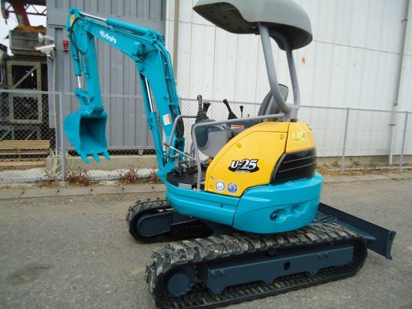 ミニショベル クボタ U25 ユンボ 2.5tクラス ブレーカー配管付(建設 