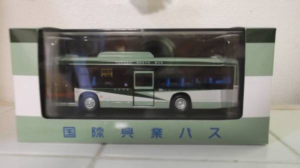 ☆国際興業バス☆ いすゞ エルガ 旧塗装車両復刻記念 1/80。(京商