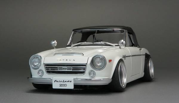 ☆1/18 ダットサン フェアレディ2000（SR311）カスタム 白(乗用車