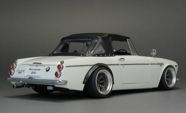 ☆1/18 ダットサン フェアレディ2000（SR311）カスタム 白(乗用車