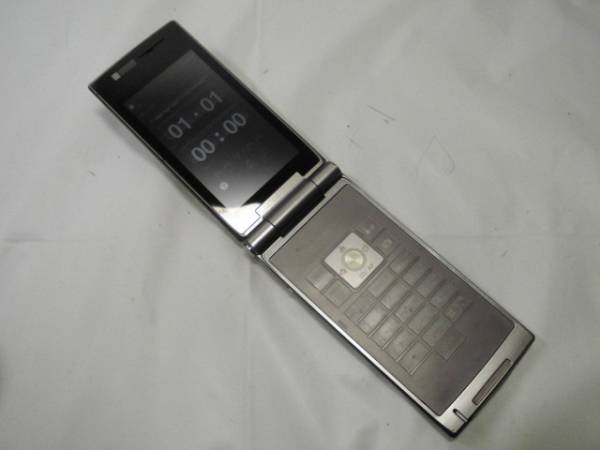 D705iμ 携帯電話 ガラケー DOCOMO ドコモ レア 貴重 希少 見た目は好き