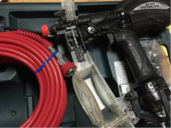 日立高圧ねじ打機 WF4H2 限定色『ピアノブラック』(エア釘打機