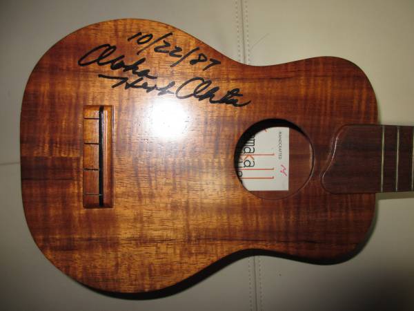 売り切り！カマカウクレレ　ハーブオオタサイン入り　入手困難_1