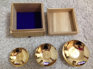 菊花紋の金杯(24ＫＧＰ)　3個セット木箱入り_1