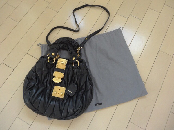miumiu マテラッセ　黒　2wayバッグ 美品☆ミュウミュウマテラッセ黒2wayショルダーバッグ☆miumiu ミュウ