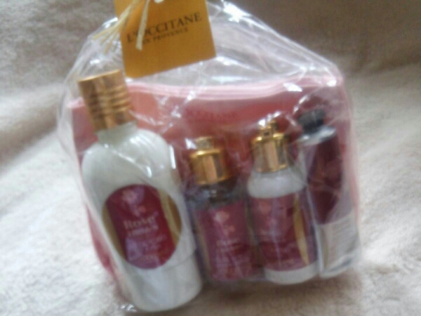 ロクシタン ローズ ボディミルク 250 ギフトセット ポーチ