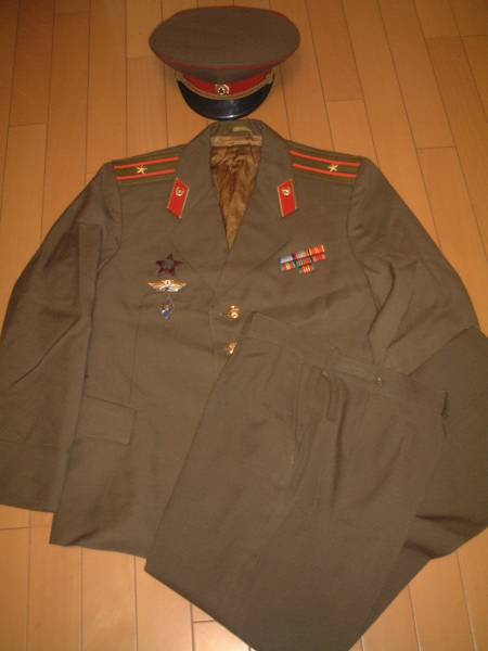 旧ソ連軍80年代陸軍自動車化歩兵少佐制服、上下、制帽、新品。(制服