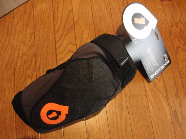 SIXSIXONE EVO KNEE ニープロテクター D3O M