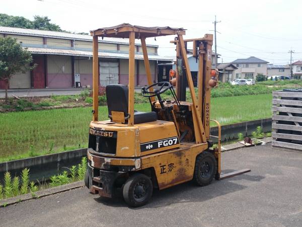 コマツ FG07 フォークリフト 0.7t ノーパンク 700kg ガソリン(建設機械 