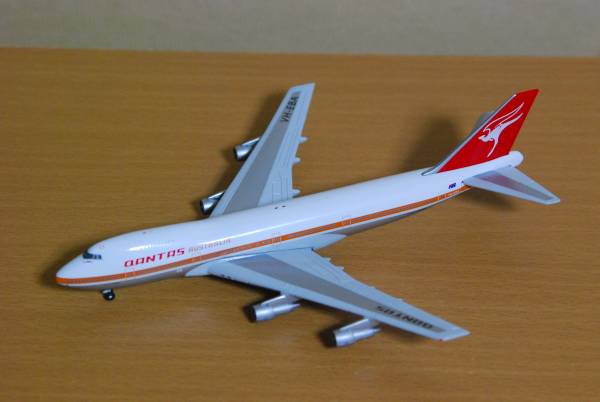 1/400 ジェミニ　カンタス航空　747-200