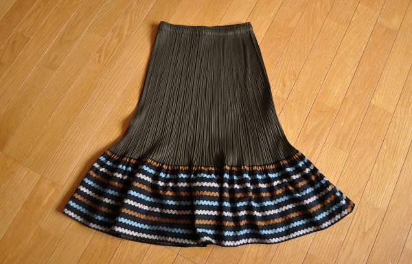 プリーツプリーズ　スカート　サイズ３　イッセイミヤケ