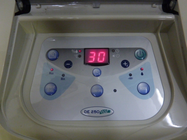 デロンギ 除湿機 【エコ除湿機】DE250ECO ※未使用 【公式通販】