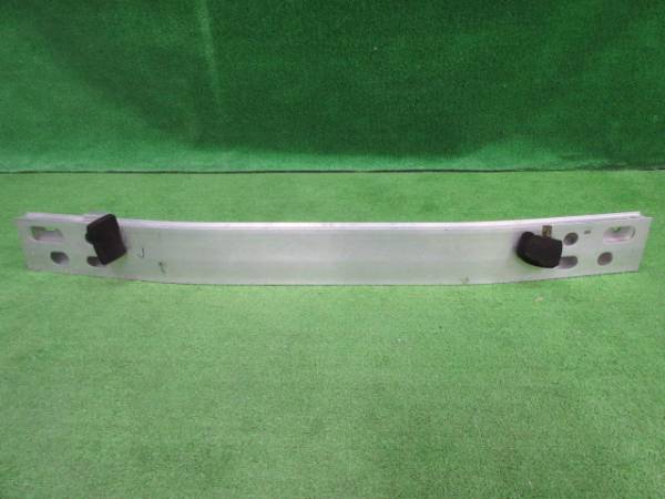 プリウス　ZVW30　後期　フロントバンパーホースメント　325972
