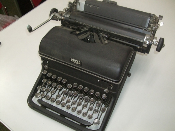 ♪【Olivetti/Lettera DL/英文タイプライター/オリベッティ
