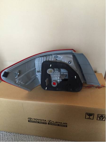 プレミオ☆26系 右テールランプ☆中古品_2