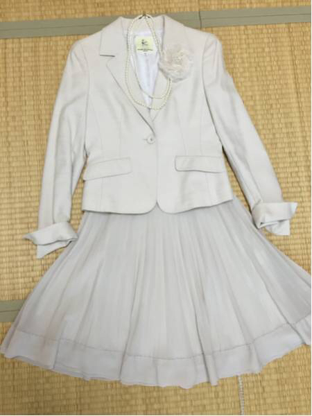 組曲ジャケットプロポーションBDプリーツスカート白入学式スーツ