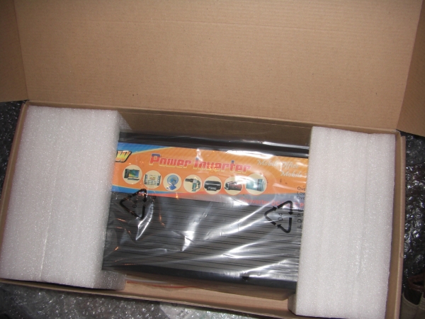 100V インバーター POWER INVERTER 1000W　車中泊やキャンプに