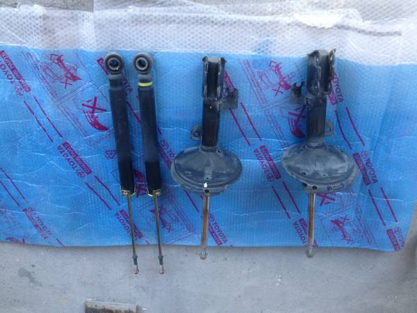 アルファード　MNH10 純正ショック　１台分　5.4万キロ　_1