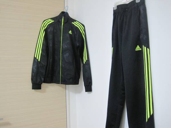 新品 アディダス adidas ジャージ 上下セット 定価15，984円 XS