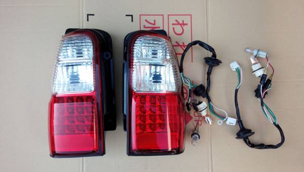 ハイラックスサーフ　185　LED　テールライト　訳有り　中古