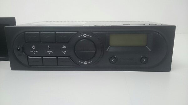 いすゞ純正ラジオ 24V AUX 1DINボックス 小物入れ付(カーオーディオ