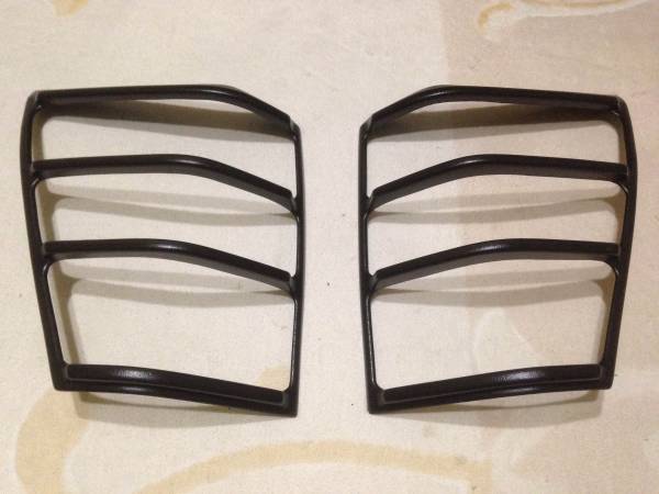 USスズキ製？　エスクード　テールランプガーニッシュ