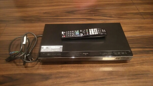 送料無料SHARPブルーレイディスクレコーダー BD-T1100 1TB/3番組_1