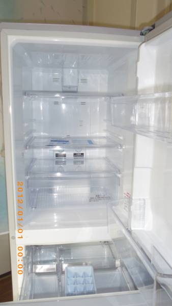 三菱冷凍冷蔵庫　２ドア　MR-P15T　２０１２年（シルバー）