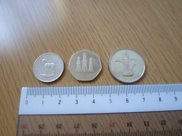 ドバイの硬貨 コイン ディルハム フィルス 3枚セット 7角形(中東 