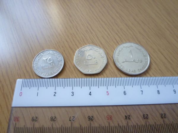 ドバイの硬貨 コイン ディルハム フィルス 3枚セット 7角形(中東 