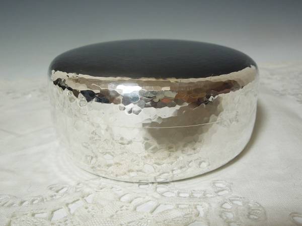 宮本謹製　ヤンポ　鎚目　菓子器　純銀