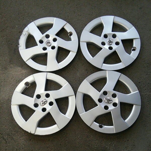 売り切りプリウス純正ホイールキャップ４枚セット