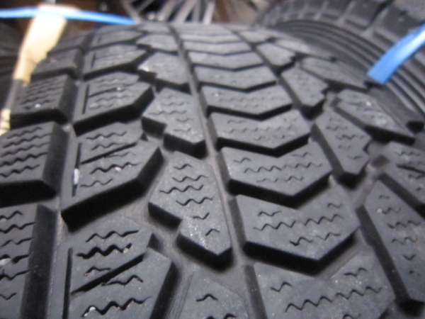 人気定番，得価 ショップJ ダンロップGRANDTREK SJ5 215/80R16 02年ジムニー(スタッドレスタイヤ)｜売買されたオークション情報、yahooの商品情報をアーカイブ公開 - オークファン 5穴