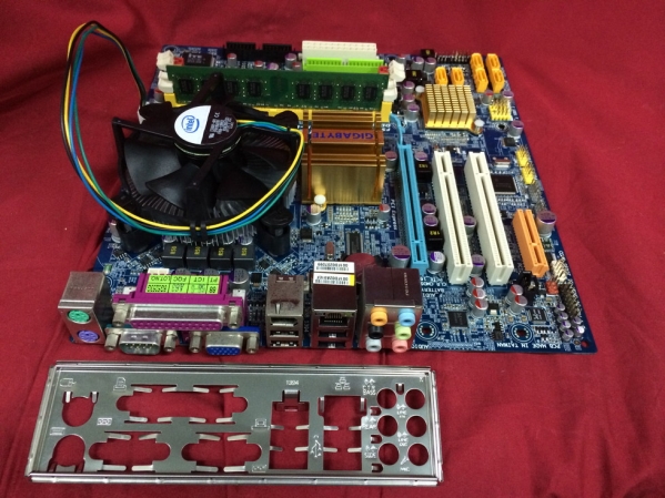 GIGABYTE GA-G33M-DS2R 他 CPU、メモリ セット GIGABYTE GA-G33M-DS2R