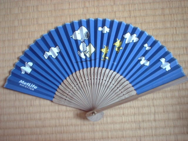 扇子 スヌーピー メットライフ生命 扇子 売買されたオークション情報 Yahooの商品情報をアーカイブ公開 オークファン Aucfan Com