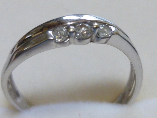 ★★　Ｋ１８ＷＧ　ダイヤモンド　指輪　★★