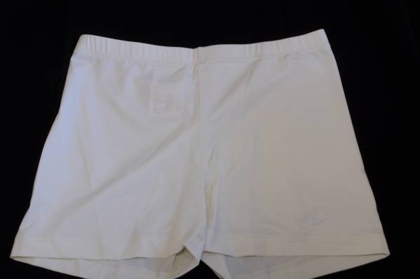 送料無料 NIKEナイキ インナー付中綿キルティングスカート白 9号