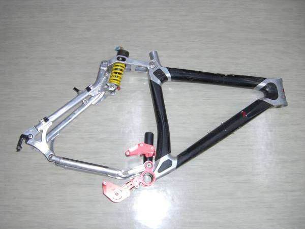 ＧＴ　カーボン・アルミ融合フレーム　　