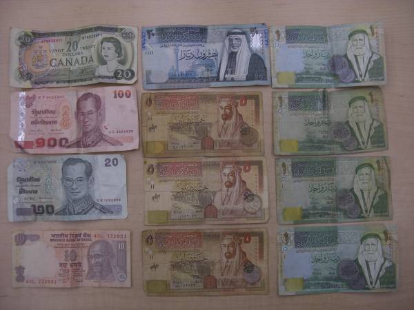 外国紙幣　カナダ20ドル　他11枚　ディナール、バーツ、ルピー