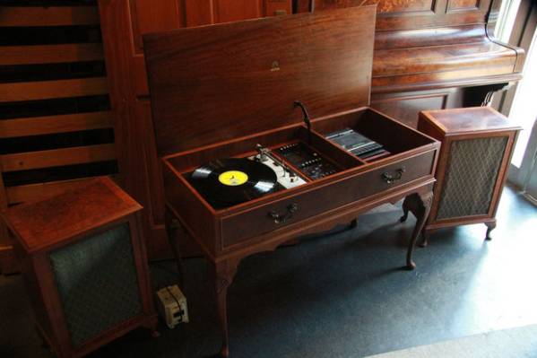 アンティーク 猫足 ウォールナット レコードプレーヤー　英国