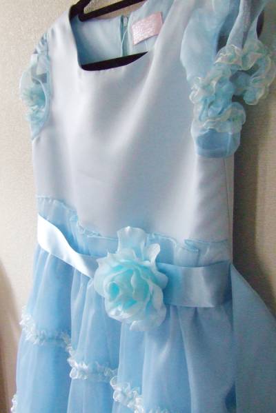 ふんわり水色ドレス♪【コサージュつき】