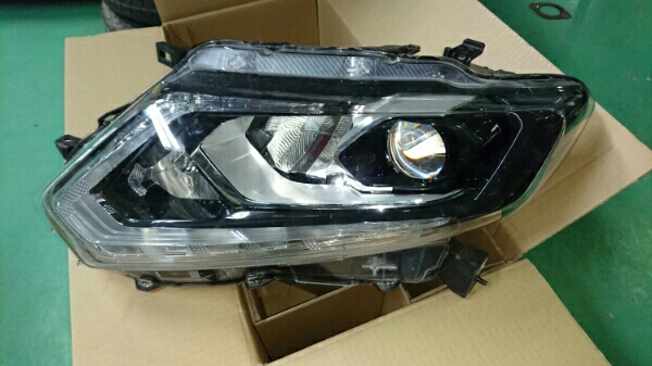 T32 エクストレイル 左 ヘッドライト LED