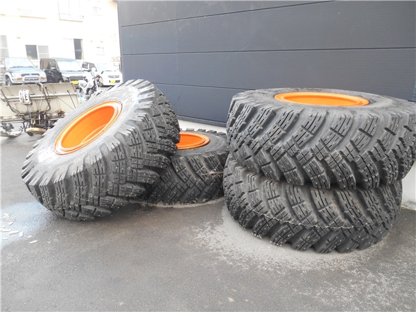 重機車両用タイヤ TOYO OFFTHEROADSNOW W-15 ホイールローダー等