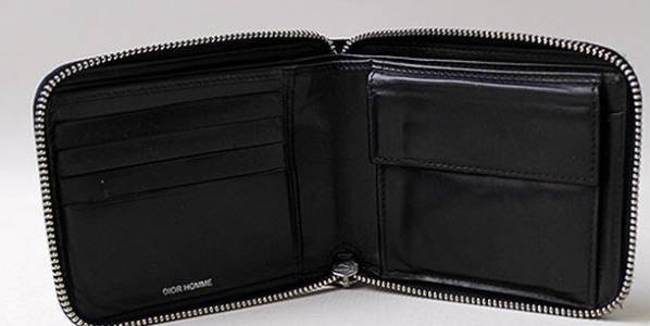 【美品】ディオールオム ラウンドジップ折り財布 ストラップ対応 ブラックレザー Dior Homme ラウンドジップウォレット（ブラック） ブランド別 て