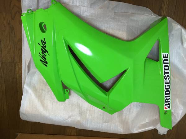 NINJA250R 右サイドカウル　ライムグリーン
