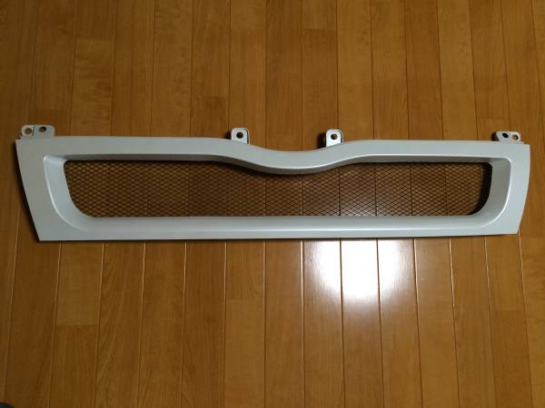 ハイエース２００系３型前期　フロントグリル