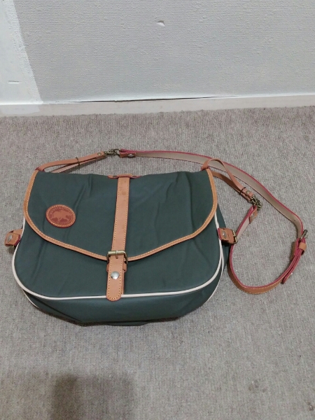 ハンティングワールドショルダーバッグ中古美品