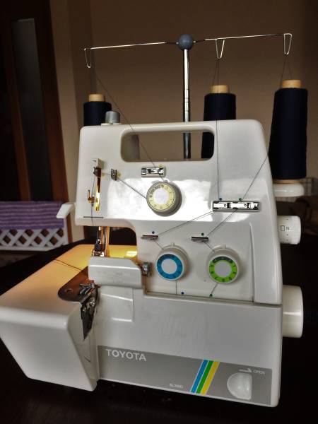 TOYOTA ロックミシン 使用頻度少ない！ 完動 美品 中古品